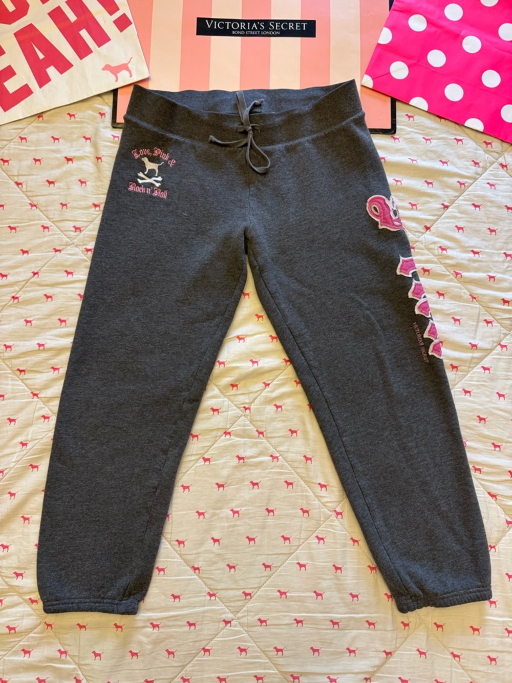 VS PINK VINTAGE Y2K 2006 SWEATPANTS GRAY ROCK & ROLL SKULL DOG CROSSBONES RARE M